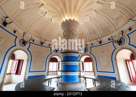 Der Hirschsaal des Nationalpalastes Pena (Palacio Nacional da Pena), Sintra, Lissabon-Viertel, Portugal. Stockfoto