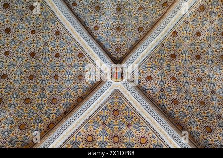 Das Innere ist mit maurischen Bogendecken ausgestattet. Der Nationalpalast Pena (Palacio Nacional da Pena), Sintra, Bezirk Lissabon, Portugal. Stockfoto