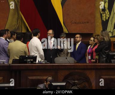 ASAMBLEA-APROBACION-INFORME-TURISMO Quito, Martes 16 de abril del 2024 Jefes de bloque se reunen con el Presidente Kronfle, en medio de la sesion del pleno que trata la aprobacion del Informe sobre la Ã tica del Turismo, en el Palacio Legislativo. Fotos:Rolando Enriquez/API Quito Pichincha Ecuador POL-ASAMBLEA-APROBACION-INFORME-TURISMO-36f17b777e12106273f2a77641e7a867 *** ASAMBLEA GENEHMIGUNG DES TOURISMUSBERICHTS Quito, Dienstag, 16. April 2024 die Leiter des Blocks treffen sich mit Präsident Kronfle, mitten der Plenarsitzung, die sich mit dem TOURISMUSBERICHT zur GENEHMIGUNG DES LEGISLATIVBERICHTS beschäftigt Stockfoto
