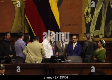 ASAMBLEA-APROBACION-INFORME-TURISMO Quito, Martes 16 de abril del 2024 Jefes de bloque se reunen con el Presidente Kronfle, en medio de la sesion del pleno que trata la aprobacion del Informe sobre la Ã tica del Turismo, en el Palacio Legislativo. Fotos:Rolando Enriquez/API Quito Pichincha Ecuador POL-ASAMBLEA-APROBACION-INFORME-TURISMO-e761fc18f07924718e2f7aacad1cbbd9 *** ASAMBLEA GENEHMIGUNG DES TOURISMUSBERICHTS Quito, Dienstag, 16. April 2024 die Leiter des Blocks treffen sich mit Präsident Kronfle, mitten in der Plenarsitzung, die sich mit dem Bericht über die GENEHMIGUNG DES Tourismus in der Legismuskonferenz beschäftigt Stockfoto