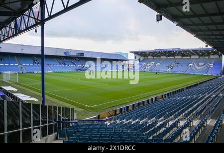 Portsmouth, Großbritannien. April 2024. Blick auf das Innere des Stadions während des Spiels Portsmouth FC gegen Barnsley FC SKY BET EFL League 1 in Fratton Park, Portsmouth, Hampshire, England, Großbritannien am 16. April 2024 Credit: Every Second Media/Alamy Live News Stockfoto