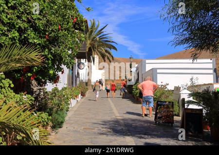 20. November 2023 - Betancuria, Fuerteventura in Spanien: Hektik im kleinen Dorf im Herzen der Insel Stockfoto