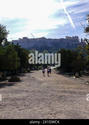 Der Blick auf die Akropolis von Athen vom Filopappou-Hügel aus, Athen, Griechenland Stockfoto