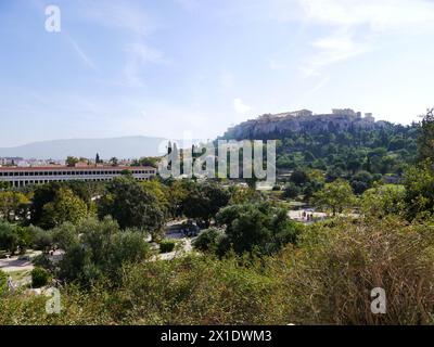 Der Blick auf die Akropolis von Athen vom Filopappou-Hügel aus, Athen, Griechenland Stockfoto