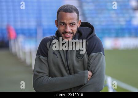 Barry Cotter aus Barnsley kommt während des Spiels der Sky Bet League 1 Portsmouth gegen Barnsley in Fratton Park, Portsmouth, Großbritannien, 16. April 2024 (Foto: Alfie Cosgrove/News Images) Stockfoto