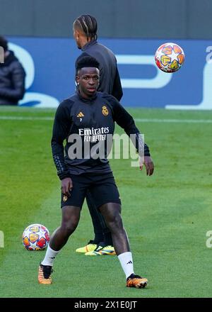 Manchester, Großbritannien. April 2024. Vinicius Junior von Real Madrid bei einem Training vor dem Champions-League-Spiel morgen im Etihad-Stadion in Manchester. Foto: Andrew Yates/Sportimage Credit: Sportimage Ltd/Alamy Live News Stockfoto