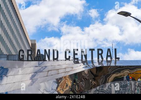 Birmingham, Großbritannien 16. April 2024: Logo des Grand Central Train Station auf dem Dach des Bahnhofs Stockfoto