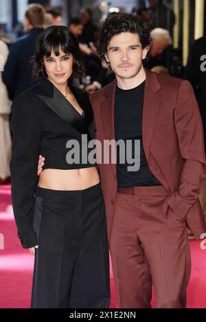 Sofia Boutella und Fra Fee nehmen an einer Vorführung von Rebel Moon - Part Two: The Scargiver im Curzon Mayfair in London Teil. Bilddatum: Dienstag, 16. April 2024. Stockfoto