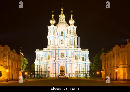 Smolny Kathedrale in der Septembernacht. Sankt Petersburg, Russland Stockfoto