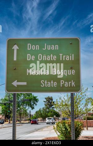 Schild für Don Juan de Onate Trail und Mesilla Bosque State Park auf der Rte 28 in Mesilla NM Stockfoto