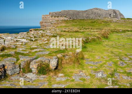 Dun Aonghasa oder Dun Aengus Fort am Klippenrand auf der Insel Inishmore auf den Aran Inseln am Wild Atlantic Way in Galway in Irland Europa Stockfoto