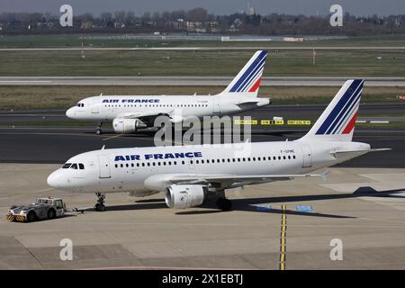 Air France Airbus A319-100 und A318-100 am Flughafen Düsseldorf Stockfoto