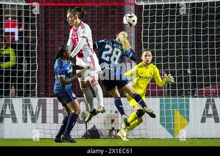 Amsterdam, Niederlande. April 2024. Amsterdam: Celainy Obispo von Feyenoord V1, Romee Leuchter von Ajax Vrouwen, Noelle van der Sluis von Feyenoord V1, Feyenoord V1 Torhüterin Oliwea Szymczak während des Spiels zwischen Ajax V1 und Feyenoord V1 in de Toekomst am 16. April 2024 in Amsterdam, Niederlande. Credit: Box to Box Pictures/Alamy Live News Stockfoto