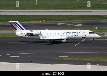 Brit Air Bombardier CRJ100 mit F-GRJT in Air France Lackierung auf dem Rollweg am Flughafen Düsseldorf Stockfoto