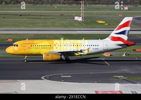 British Airways Airbus A319-100 mit Kennzeichen G-EUPC in Sonderlackierung für Olympische Flammen auf dem Rollweg am Flughafen Düsseldorf Stockfoto