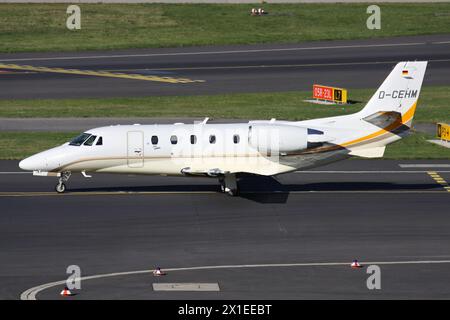 Stuttgarter Flugdienst Cessna 560XL Citation XLS mit Kennzeichen D-CEHM auf dem Rollweg am Flughafen Düsseldorf Stockfoto