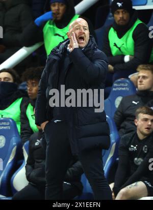 Peterborough, Großbritannien. April 2024. Charlie Adam (Cheftrainer von Fleetwood Town) beim Spiel Peterborough United gegen Fleetwood Town EFL League One im Weston Homes Stadium, Peterborough, Cambridgeshire, am 16. April 2024. Quelle: Paul Marriott/Alamy Live News Stockfoto