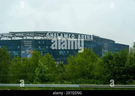 Gent, Belgien - 22. Mai 2023: Die Ghelamco Arena, die Heimat des Fußballvereins KAA Gent, erhebt sich vor grauem Himmel und zeigt ihr modernes Archi Stockfoto