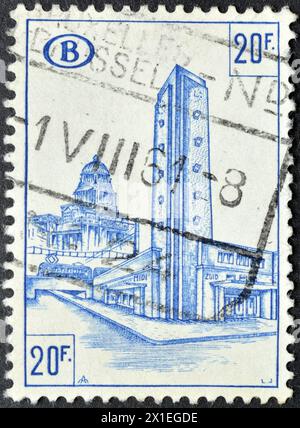 Von Belgien gedruckte gestempelte Briefmarke, die den Bahnhof Brüssel-Nord zeigt, um 1953. Stockfoto