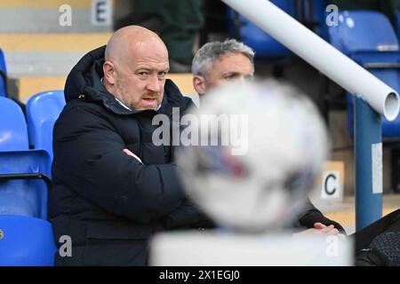 Manager Charlie Adam ( Manager Fleetwood) sieht beim Spiel der Sky Bet League 1 zwischen Peterborough und Fleetwood Town in der London Road, Peterborough, am Dienstag, den 16. April 2024 an. (Foto: Kevin Hodgson | MI News) Credit: MI News & Sport /Alamy Live News Stockfoto