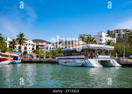 Boote am Hafen von Huatulco, locken Touristen in die Stadt an der Pazifikküste. Oaxaca, Mexiko. Stockfoto