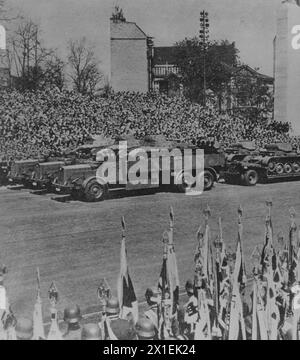 Deutsche Militärparade zu Ehren von Adolf Hitlers Geburtstag. Portemonnaipanzer der leichten Division. Berlin, Deutschland ca. Juni 1939 Stockfoto