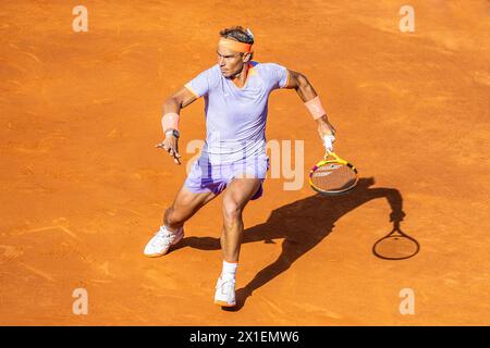 Rafael Nadal spielte Tennis auf Ton bei den Barcelona Open 2024 Stockfoto