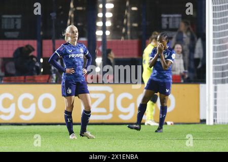 Amsterdam, Niederlande. April 2024. AMSTERDAM, 16.04.2024, Sportpark de Toekomst, TOTO KNVB Beker Vrouwen Football Halbfinale, Saison 2023/2024, Spiel zwischen Ajax und Feyenoord. Feyenoord Spieler dejected Credit: Pro Shots/Alamy Live News Stockfoto