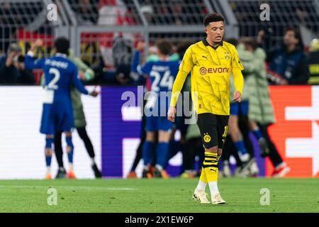 Dortmund, Deutschland. April 2024. DORTMUND, DEUTSCHLAND - 16. APRIL: Jadon Sancho von Borussia Dortmund sieht niedergeschlagen aus, nachdem er das zweite Tor des Teams im Viertelfinale - UEFA Champions League 2023/24 zwischen Borussia Dortmund und Atletico Madrid am 16. April 2024 im Signal Iduna Park in Dortmund gestanden hat. (Foto: Joris Verwijst/BSR Agency) Credit: BSR Agency/Alamy Live News Stockfoto