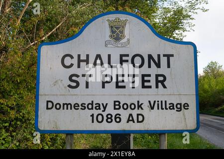 Chalfont St Peter, Großbritannien. April 2024. Bewohner und lokale Geschäftsinhaber aus Chalfont St. Peter in Buckinghamshire haben heute Abend den Hub in der Gold Hill Baptist Church im Dorf für ein Hochwasser-Update-Meeting gepackt. Thames Water, die Umweltbehörde, der Buckinghamshire Council, der Chalfont St Peter Parish Council und andere Interessengruppen waren da, um Fragen von betroffenen Bewohnern und Unternehmen zu Fragen über Abwasser- und Grundwasserfluten zu beantworten, die einen Teil des Dorfes für Monate gesperrt haben. Die Emotionen waren hoch, als die Bewohner von Abwasser sprachen, das in ihre Küchenspüle kam. Stockfoto