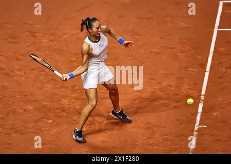 Stuttgart, Baden-Württemberg, Deutschland. April 2024. Kehrt mit Vorhand während des 47 zurück. Porsche Tennis Grand Prix Stuttgart – WTA500 (Bild: © Mathias Schulz/ZUMA Press Wire) NUR REDAKTIONELLE VERWENDUNG! Nicht für kommerzielle ZWECKE! Stockfoto