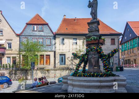 Brunnen Johannes-Brunnen mit Ostereierdekor, quadratischer Melchior-Otto-Platz Kronach Oberfranken, Oberfranken Bayern, Bayern Deutschland Stockfoto