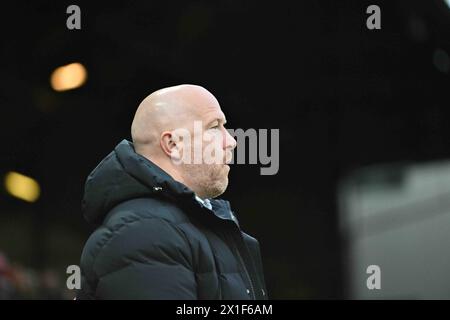 Manager Charlie Adam ( Manager Fleetwood) sieht beim Spiel der Sky Bet League 1 zwischen Peterborough und Fleetwood Town in der London Road, Peterborough, am Dienstag, den 16. April 2024 an. (Foto: Kevin Hodgson | MI News) Credit: MI News & Sport /Alamy Live News Stockfoto