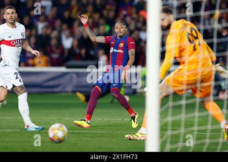 Barcelona, Spanien. Quelle: D. 16. April 2024. Raphinha (Barcelona) Fußball/Fußball: UEFA Champions League - Runde des Achtelfinale des 2. Legs zwischen dem FC Barcelona 1-4 Paris Saint-Germain bei den Estadi Olimpic Lluis Companys in Barcelona, Spanien. Quelle: D .Nakashima/AFLO/Alamy Live News Stockfoto