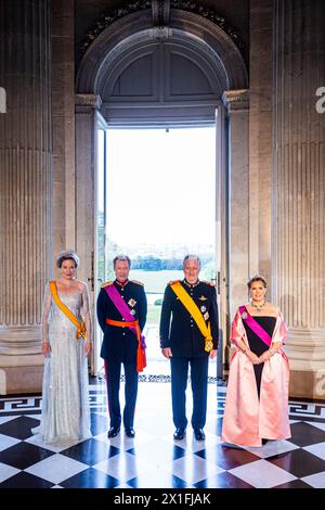 Brüssel, Belgien April 2024. BRÜSSEL, BELGIEN - 16. APRIL: König Philippe von Belgien und Königin Mathilde von Belgien und Großherzog Henri von Luxemburg und Großherzogin Maria Teresa von Luxemburg nehmen am 16. April 2024 in Brüssel, Belgien, am Staatsbankett im Schloss Laken Teil. Quelle: Patrick van Katwijk/dpa/Alamy Live News Stockfoto