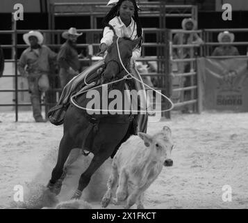 Upper Marlboro, Maryland, USA. September 2022. KORTNEE SOLOMON tritt in der Show Place Arena in Upper Marlboro an der Ladies Break Away-Veranstaltung während der Qualifikation der Bill Pickett Invitational Rodeo Championships an. (Kreditbild: © Brian Branch Price/ZUMA Press Wire) NUR REDAKTIONELLE VERWENDUNG! Nicht für kommerzielle ZWECKE! Stockfoto