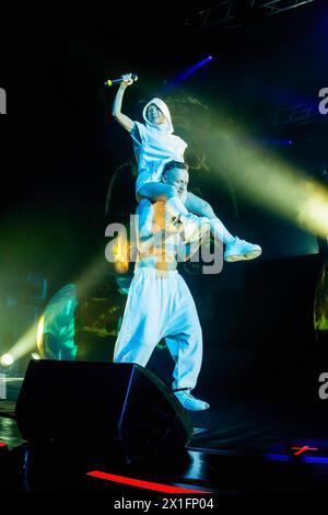 Mailand, Italien. April 2024. Watkin Tudor Jones aka Ninja und Yolandi Visser von der südafrikanischen Alternative Hip Hop Band die Antwoord treten live im Mailänder Alcatraz auf. Quelle: SOPA Images Limited/Alamy Live News Stockfoto