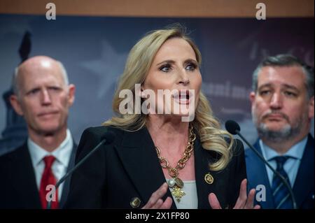 Laurel Lee (Republikaner von Florida), der Abgeordnete der Vereinigten Staaten, hält während einer Pressekonferenz zum Amtsenthebungsverfahren des DHS-Ministers Mayorkas im US-Kapitol in Washington, DC, Dienstag, den 16. April 2024. Quelle: Stange Lamkey/CNP Stockfoto