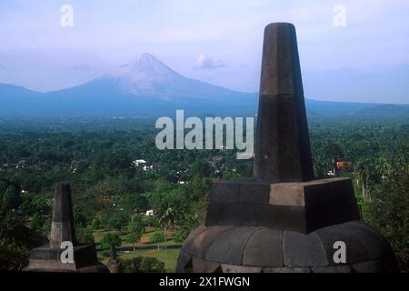 Vulkan, Borobudur-Tempel, Zentral-Java, Indonesien Stockfoto