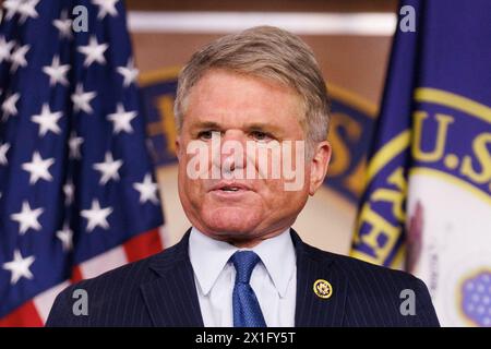 Washington, Usa. April 2024. Der US-Repräsentant Michael McCaul (Republikaner von Texas) spricht am Dienstag, den 16. April 2024, auf einer Pressekonferenz mit der Führung des Repräsentantenhauses im Capitol Building in Washington, DC, USA. Foto: Aaron Schwartz/CNP/ABACAPRESS.COM Credit: Abaca Press/Alamy Live News Stockfoto