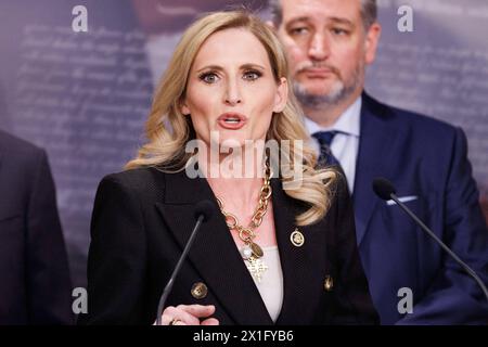 Washington, Usa. April 2024. Der US-Repräsentant Laurel Lee (Republikaner von Florida) spricht während einer Pressekonferenz im Capitol Building über das bevorstehende Amtsenthebungsverfahren gegen den US-amerikanischen Staatssekretär Alejandro Mayorkas am Dienstag, den 16. April 2024. Foto: Aaron Schwartz/CNP/ABACAPRESS.COM Credit: Abaca Press/Alamy Live News Stockfoto