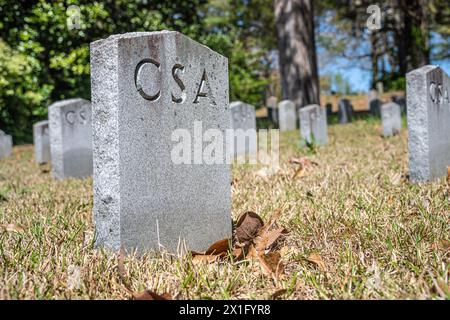 Unbekannte Soldatengräber der Konföderierten aus dem Amerikanischen Bürgerkrieg auf dem Stone Mountain Cemetery in Stone Mountain, Georgia, östlich von Atlanta. (USA) Stockfoto