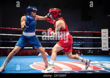 Pueblo, Colorado, USA. April 2024. Monique Suraci aus Australien (Red) besiegt Wassila lkhadiri aus Frankreich in der 50-kg-Vorrunde der Frauen. Quelle: Casey B. Gibson/Alamy Live News Stockfoto