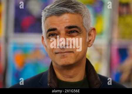 Aktenfoto vom 04/24 des Bürgermeisters von London Sadiq Khan, der versprochen hat, dass London bei der Bekämpfung von Gewalt gegen Frauen "weiter" gehen wird als jede andere britische Stadt, wenn er zum Bürgermeister wiedergewählt wird. Ausgabedatum: Mittwoch, 17. April 2024. Stockfoto