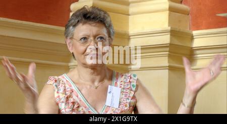 Francoise Barre-Sinoussi, Virologe, Nobelpreisträgerin und Identifikator des humanen Immundefizienzvirus (HIV) in einem Interview mit der APA am 17. Juli 2010. - BS004927 - 20100717 PD1604 - Rechteinfo: Rights Managed (RM) Stockfoto