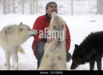 Kurt Kotrschal im Wolf Science Center (WSC) in Ernstbrunn, gefangen genommen am 22. Dezember 2010. Der Verhaltensbiologe Kurt Kotrschal (57) ist Österreichs „Wissenschaftler des Jahres 2010“. - 20101222 PD1964 - Rechteinfo: Rechte verwaltet (RM) Stockfoto