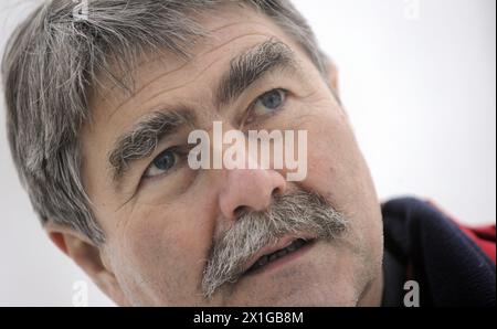 Kurt Kotrschal im Wolf Science Center (WSC) in Ernstbrunn, gefangen genommen am 22. Dezember 2010. Der Verhaltensbiologe Kurt Kotrschal (57) ist Österreichs „Wissenschaftler des Jahres 2010“. - 20101222 PD1966 - Rechteinfo: Rechte verwaltet (RM) Stockfoto