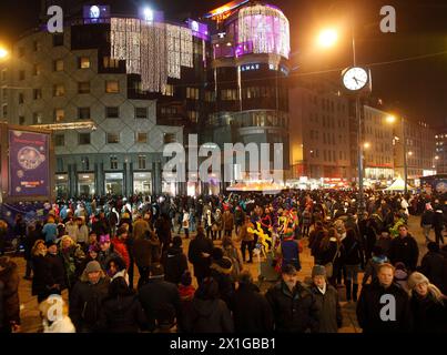 Silvester in Wien 2010/2011 - am 31. Dezember 2010 feiern die Menschen auf dem Silvesterpfad in der Wiener Innenstadt. - 20101231 PD0450 - Rechteinfo: Rechte verwaltet (RM) Stockfoto