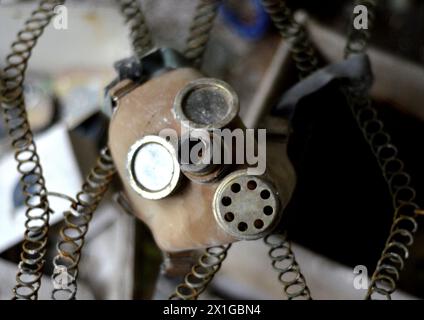 Impressionen aus der Stadt Pripyat, eine Geisterstadt in der Entfremdungszone in der Nähe des Kernkraftwerks Tschernobyl in der nördlichen Ukraine am 22. März 2011. Pripyat wurde 1970 gegründet, um Arbeiter für das nahe gelegene Kernkraftwerk Tschernobyl zu unterbringen, wurde aber 1986 nach der Katastrophe von Tschernobyl aufgegeben. Heute wurden die Hauptstraßen der Stadt dekontaminiert und es wurde zu einer Touristenattraktion. Im Bild: Verlassenes Gebäude - 20110322 PD8916 - Rechteinfo: Rights Managed (RM) Stockfoto