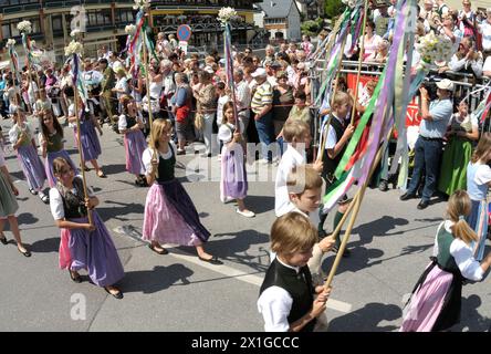 Ab dem 3-5. Juni 2011 findet in Bad Aussee und Grundlsee das traditionelle Narzissenfest statt. Im Bild: Teilnehmer der Parade am 5. Juni 2011. - 20110605 PD0330 - Rechteinfo: Rights Managed (RM) Stockfoto